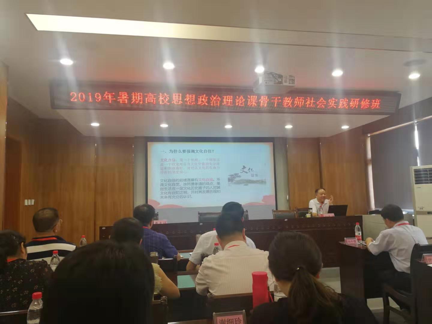 专题报告.jpg